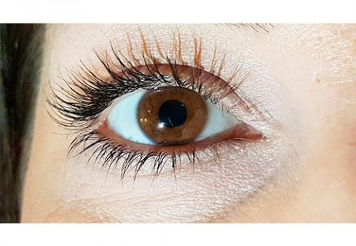 Чем заменить клей для завивки ресниц. Чем заменить клей для накладных ресниц: проверенные способы