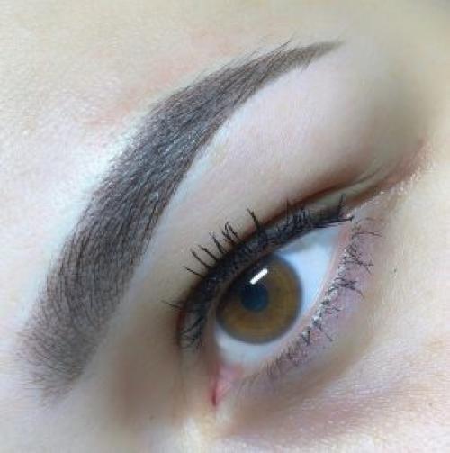 Пудрированные брови. Преимущества и недостатки