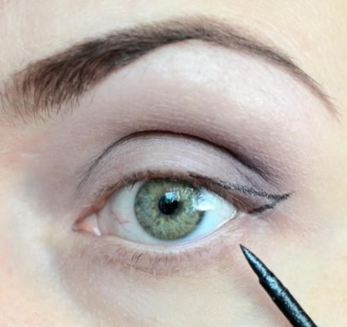 Стрелки для глаз с нависшим веком. Как нарисовать стрелки для нависшимих век? Полезные советы!