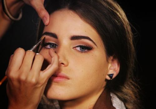 Брови для лица в форме сердца. Подбор идеальной формы бровей