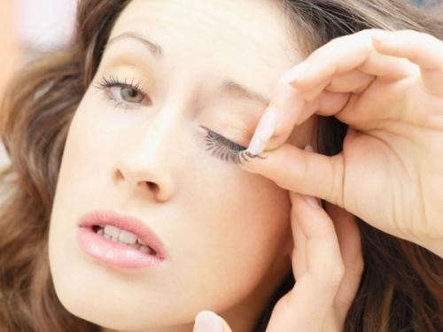 Как сделать накладные ресницы. Как использовать накладные искусственные пучки в домашних условиях?