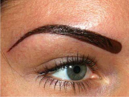 Можно ли делать перманентный макияж при месячных. Можно ли делать татуаж бровей и губ при месячных или перед их началом