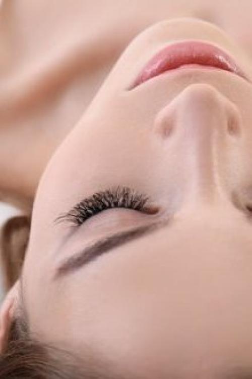 Масло для роста ресниц: список самых эффективных