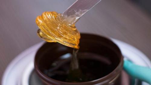 Мужской шугаринг яичек. Шугаринг бикини мужской до и после