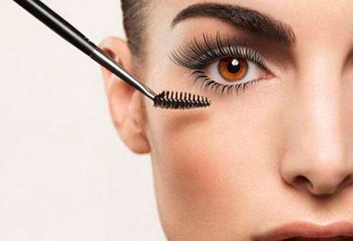 Как разделить нарощенные ресницы. Инструкция, как правильно расчесывать нарощенные ресницы