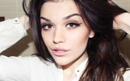 Какой цвет волос подойдет к карим глазам и светлой коже. Красивый цвет волос для карих глаз —, какой подойдет и как сочетаются оттенки 07 Какой цвет волос подойдет к карим глазам и светлой коже. Красивый цвет волос для карих глаз —, какой подойдет и как сочетаются оттенки 07