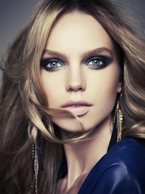 Золотой макияж для голубых глаз. Макияж для голубых глаз — придаем огранку живому бриллианту + фото