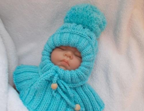 Шапка шлем с ушками спицами. Для новорожденных