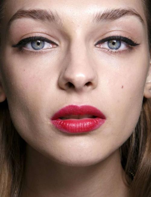 Золотой макияж для голубых глаз. Макияж для голубых глаз — придаем огранку живому бриллианту + фото