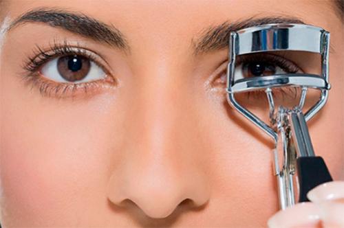 Как подкрутить ресницы в домашних условиях без щипцов. Как подкрутить ресницы без щипчиков? 10