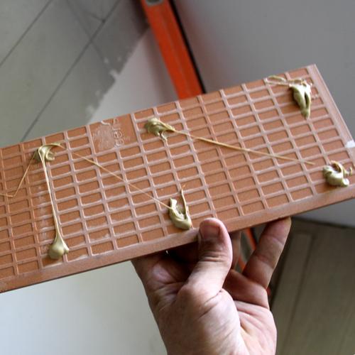 Что можно клеить жидкими гвоздями. ЖИДКИЕ ГВОЗДИ: ПРЕИМУЩЕСТВА И НЕДОСТАТКИ