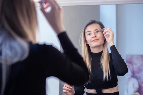 Как убрать эффект ламинирования бровей. Как ухаживать за бровями после ламинирования?