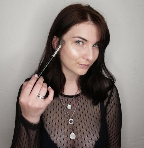 Хайлайтер. Что такое хайлайтер, и нужен ли он вам в косметичке