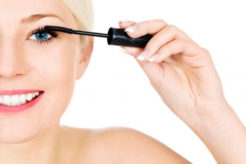 Ресницы красить правильно. Гениально! 4 способа накрасить ресницы одной тушью для разного эффекта в макияже 03