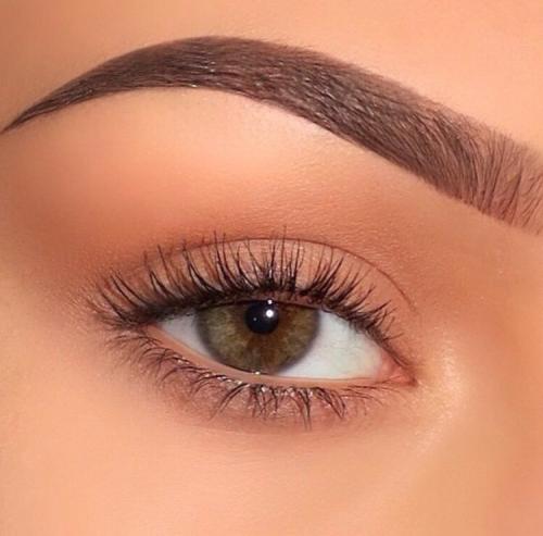 Микроблейдинг бровей или пудровое напыление, что лучше. Напыление или микроблейдинг: чему лучше отдать предпочтение?