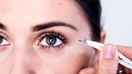 Клей для наращивания ресниц на открытом глазу. Популярные марки производителей клея