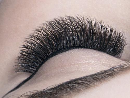 Какой объем ресниц держится дольше. Объемное наращивание – радикальная смена имиджа за пару часов