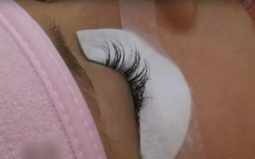 Как почистить нарощенные ресницы после сна. Как безопасно снять нарощенные ресницы в домашних условиях