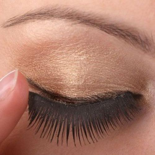 Накладные ресницы пучками сколько держатся. Как крепить накладные ресницы на веки?