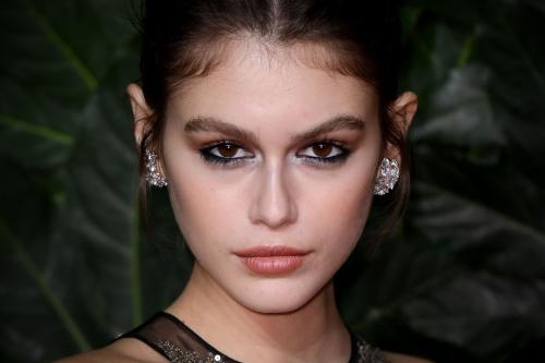 Цвет волос для светло карих глаз. Звезды с карими глазами помогут выбрать цвет волос