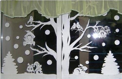 Чем можно приклеить снежинки из бумаги на окно. Как быстро приклеить снежинки на окно: 7 простых способов