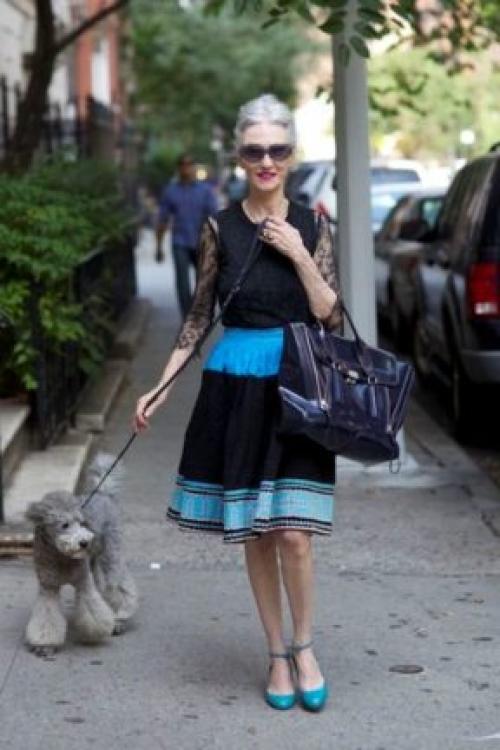 Сумки для женщин 60 лет. Юбки и платья для женщин за 50