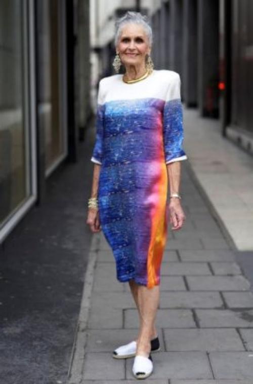 Сумки для женщин 60 лет. Юбки и платья для женщин за 50