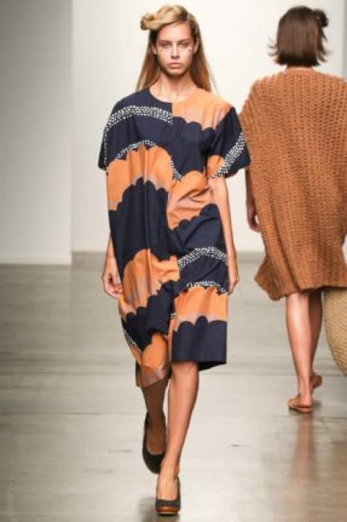 Сумки для женщин 60 лет. Юбки и платья для женщин за 50