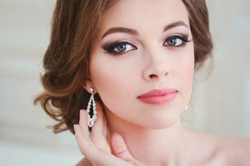 Какие тени подходят к серо-зеленым глазам и русым волосам. Особенности макияжа для серых глаз