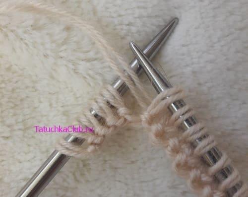 Какими спицами вязать шапку бини. Мастер класс по вязанию шапки бини с укороченными рядами платочной вязкой.