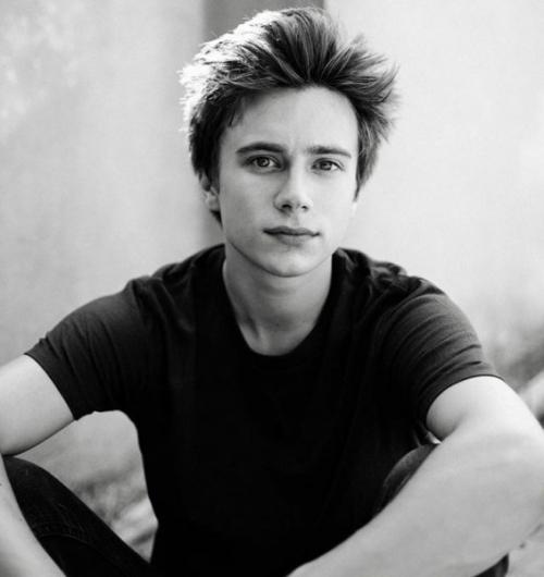 Нура скам фото. Skam: оригинал VS ремейки