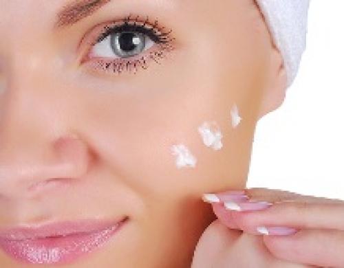 Почему после умывания лицо шелушится. Почему шелушится кожа на лице и что делать