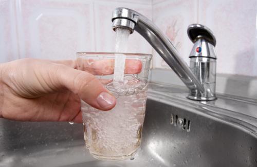 Почему после умывания появляются прыщи. Почему от воды появляются прыщи