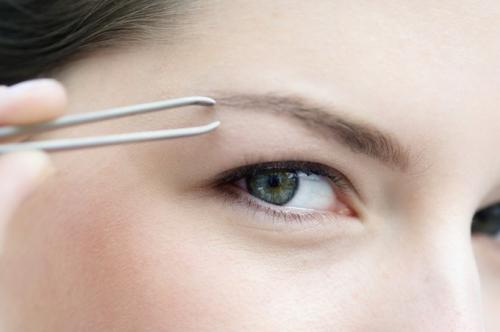 Разные брови, как исправить. Совет 1: Как исправить форму бровей