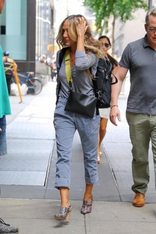 Что звезды носят этой осенью. 5 модных вещей этой осени, которые уже сейчас вовсю носят звезды