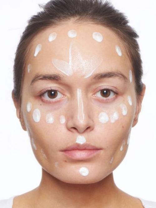 Как правильно наносить тон на лицо. Как правильно наносить макияж на лицо?