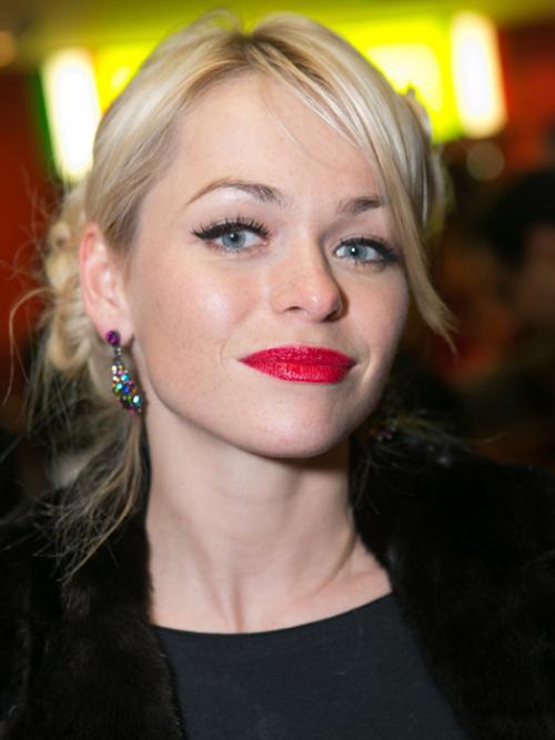 Каким тональным кремом пользуются звезды. Дешево и сердито: бюджетная косметика, которой пользуются российские звёзды