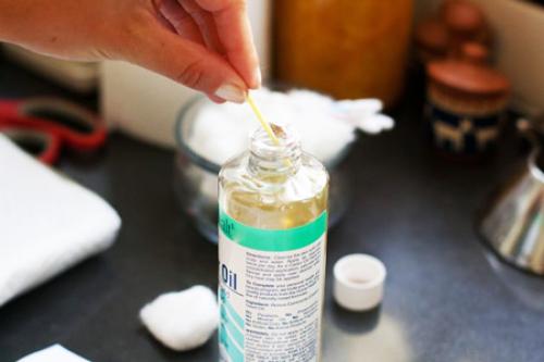 Касторовое масло для бровей.  Касторовое масло для бровей: состав и полезные свойства