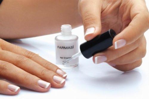 Почему скалывается гель-лак с кончиков. Маникюр насмарку: 5 причин, почему гель-лак не держится на ногтях 04 Почему скалывается гель-лак с кончиков. Маникюр насмарку: 5 причин, почему гель-лак не держится на ногтях 04