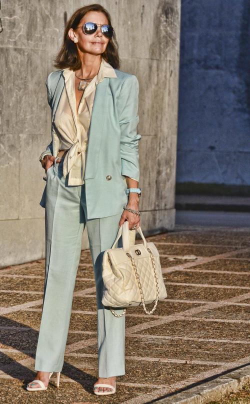 Как одеваться женщине в 55 лет. Элементы стильного образа