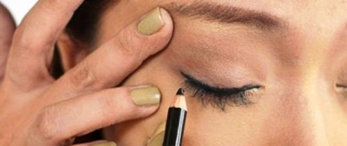 Как красиво накрасить глаза карандашом и тушью. Как научится красиво красить глаза карандашом