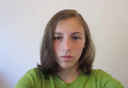 Список селфи на каждый день. Девушка делала селфи каждый день в течение 8 лет, и в конце она сильно изменилась