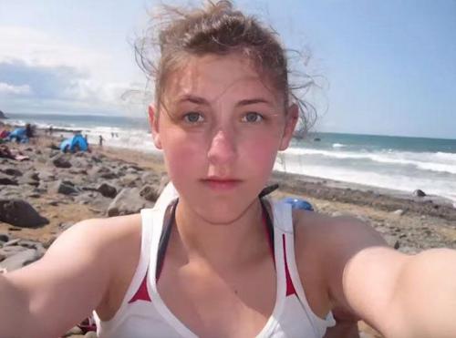 Список селфи на каждый день. Девушка делала селфи каждый день в течение 8 лет, и в конце она сильно изменилась