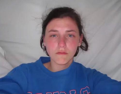 Список селфи на каждый день. Девушка делала селфи каждый день в течение 8 лет, и в конце она сильно изменилась