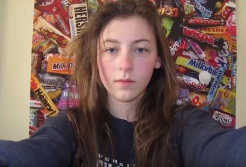 Список селфи на каждый день. Девушка делала селфи каждый день в течение 8 лет, и в конце она сильно изменилась