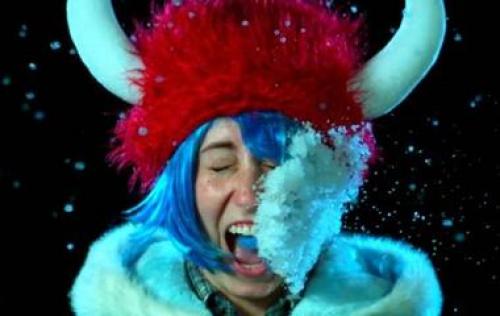 Список селфи на каждый день. Девушка делала селфи каждый день в течение 8 лет, и в конце она сильно изменилась