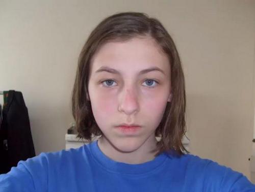 Список селфи на каждый день. Девушка делала селфи каждый день в течение 8 лет, и в конце она сильно изменилась