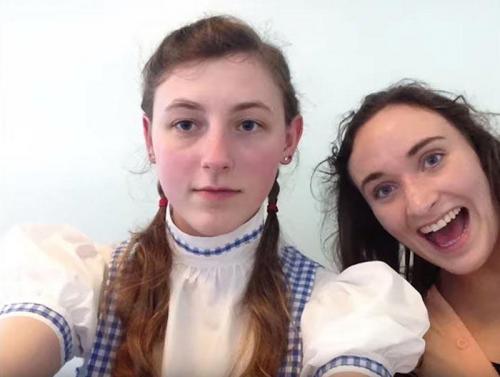 Список селфи на каждый день. Девушка делала селфи каждый день в течение 8 лет, и в конце она сильно изменилась