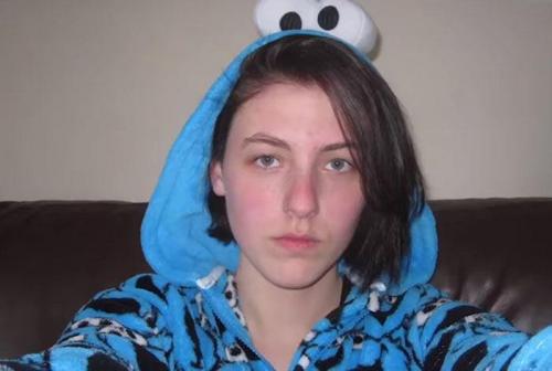 Список селфи на каждый день. Девушка делала селфи каждый день в течение 8 лет, и в конце она сильно изменилась