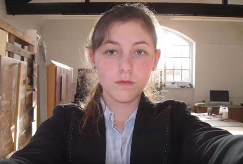 Список селфи на каждый день. Девушка делала селфи каждый день в течение 8 лет, и в конце она сильно изменилась